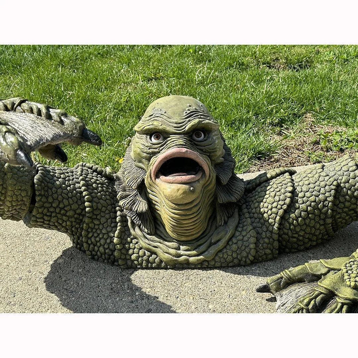 Kreatur The Black Lagoon Grab Skulpturen Figur Gartenbau Außenornamente Monster Statue Mann Halloween Dekoration