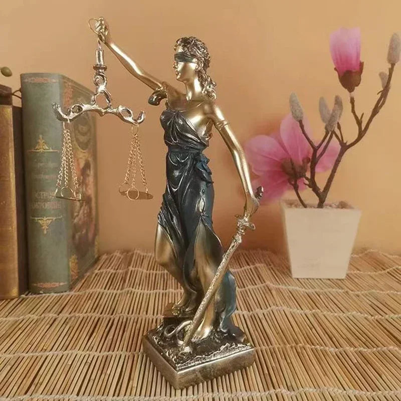 Antike Bronze griechische Göttin der Gerechtigkeit Statue Fair Angels Harz Skulptur Ornamente Schreibtisch Wohnkultur Geschenk