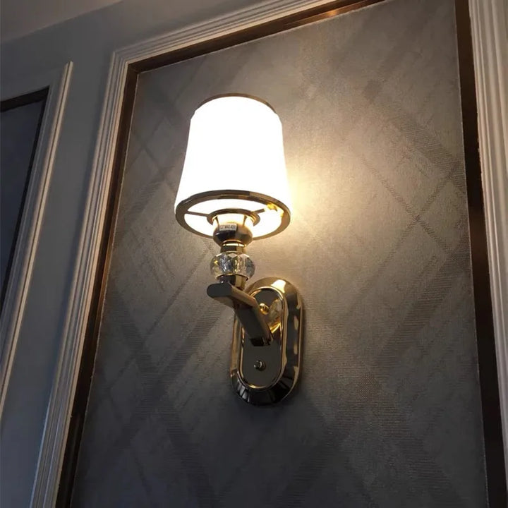Moderne LED Wandleuchte mit Glaslampenschirm | Wandleuchten