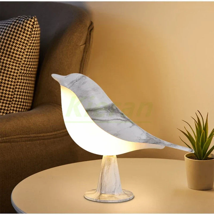 Moderne LED Vogel Schreibtischlampe – Touch Control, 6-10W LED Licht für Schlafzimmer, Studium und Wohnzimmer – Stilvolles Magpie Design für Wohnkultur