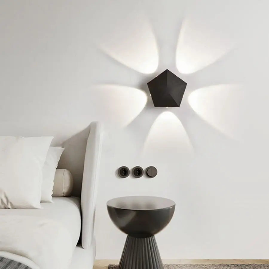Schwarze Prisma Ambient Minimal Wandlampe