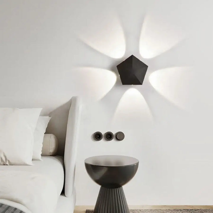 Schwarze Prisma Ambient Minimal Wandlampe