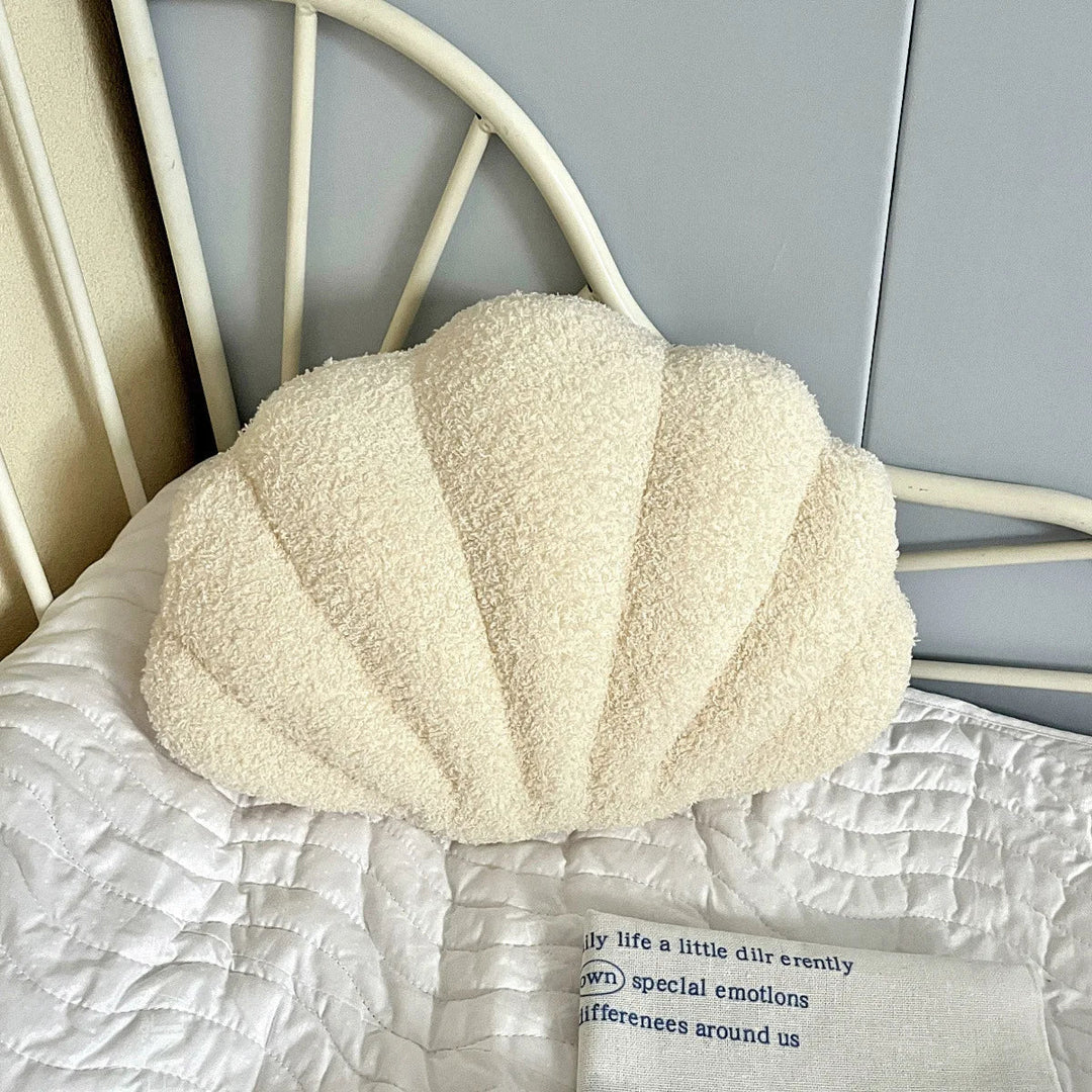 Pastell Shell Kissen – Flauschiges Bouclé Plüschkissen
