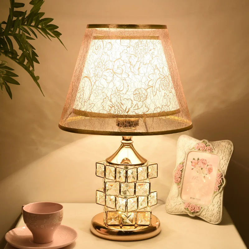 Moderne Kristall Tischlampe – Europäischer Stil Luxuriöse Lampe für Hochzeitsgeschenkideen, Süße Schlafzimmer und Wohnkultur
