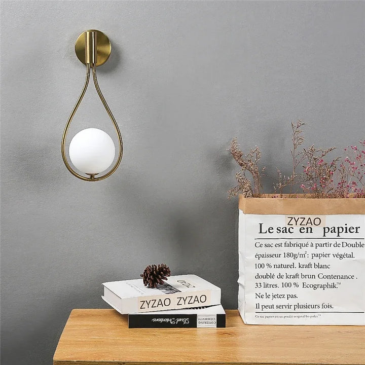 Moderne Metall- und Glaskugel-Wandleuchte – Nordic Style Wandbeleuchtung für Wohnzimmer, Schlafzimmer, Gang, Flur und Treppen – AC-betrieben, LED-Birne enthalten