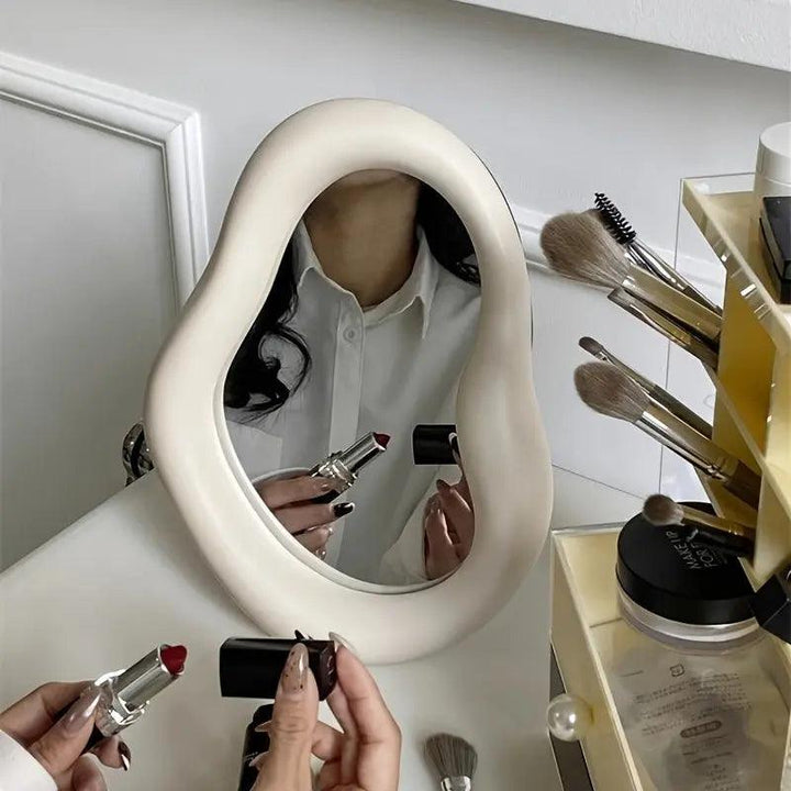Mirrorly - Verstümmelter Spiegel