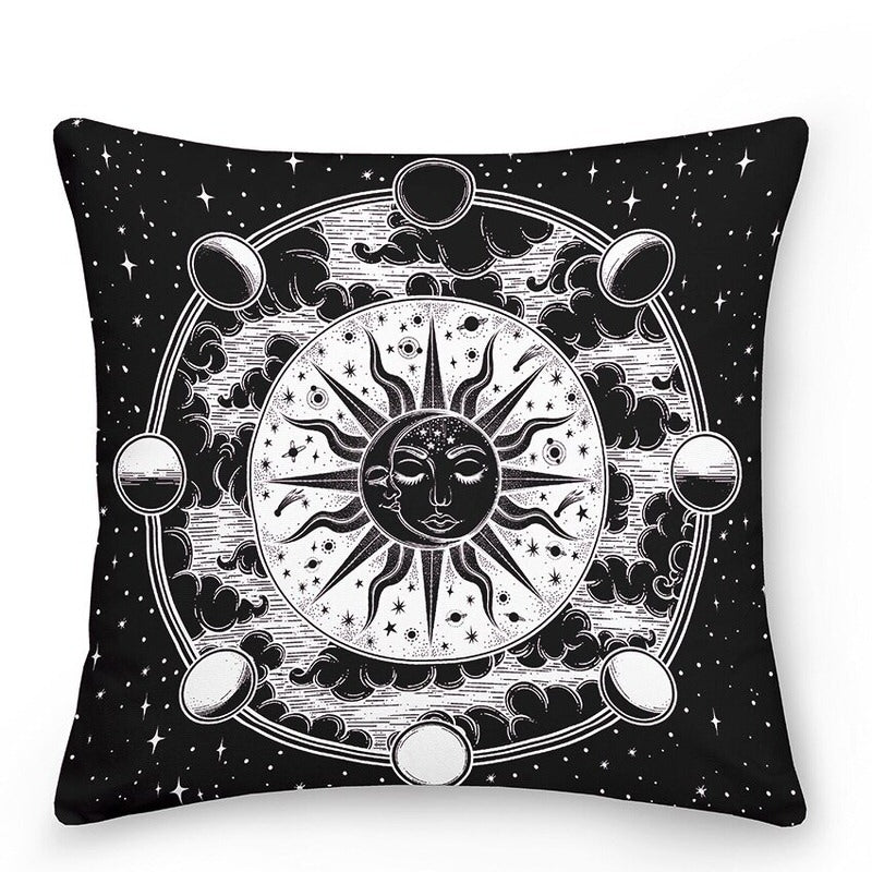 Dekokissen mit Sonne und Mond im astrologischen Stil