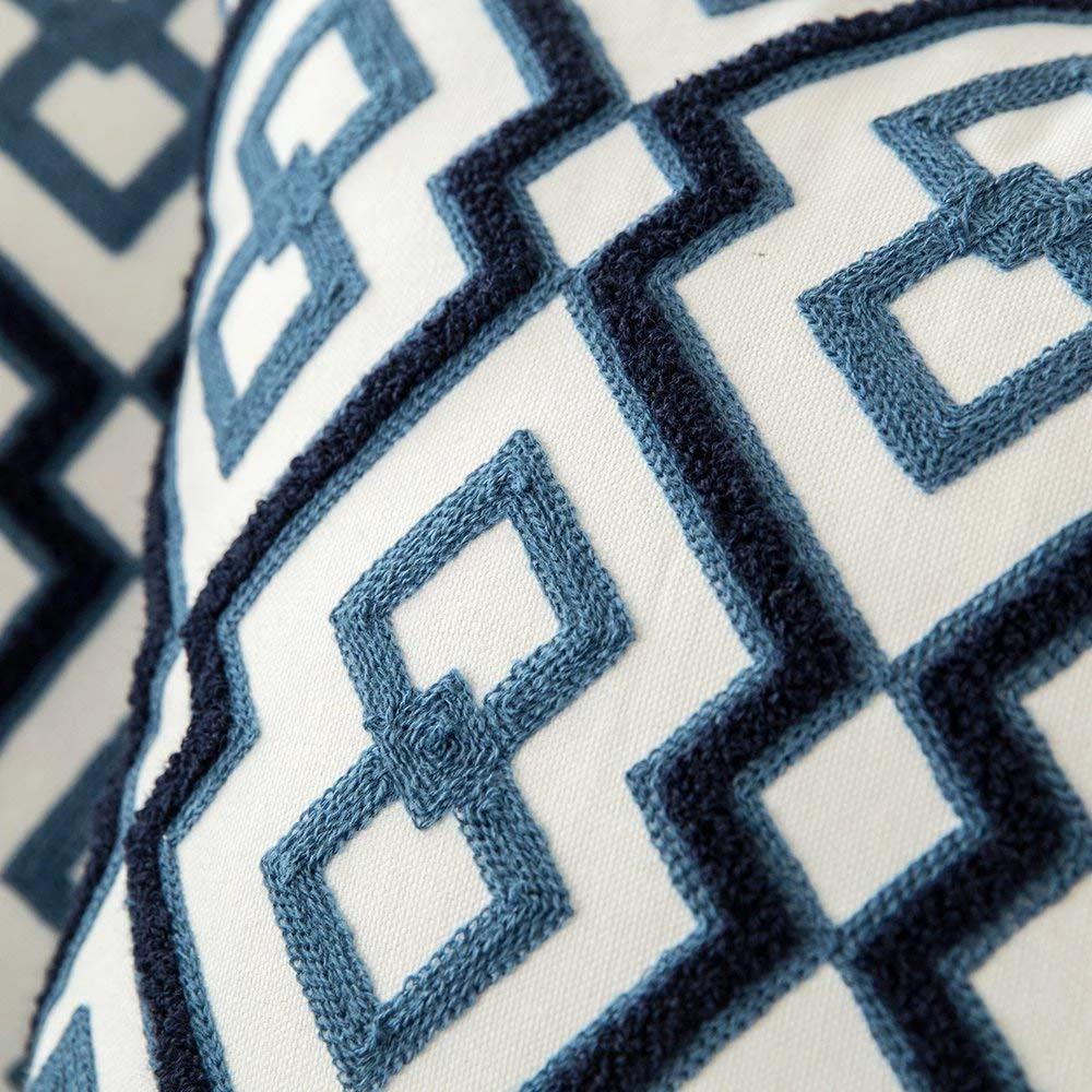 Blaue gestickte dekorative Kissen mit Ornamentmuster