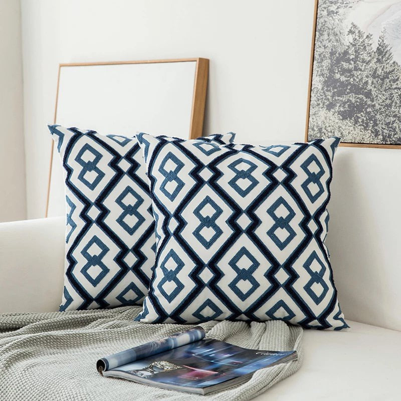 Blaue gestickte dekorative Kissen mit Ornamentmuster