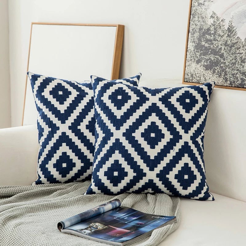 Blaue gestickte dekorative Kissen mit Ornamentmuster