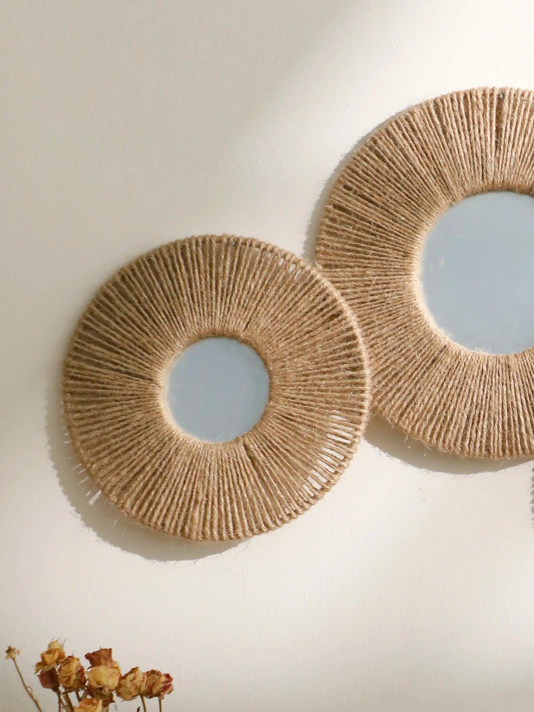 Runder dekorativer Wandspiegel im Boho-Stil