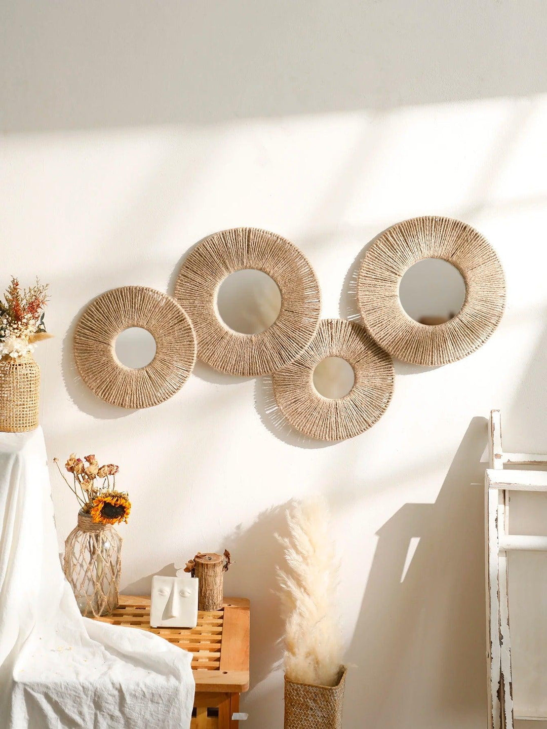 Runder dekorativer Wandspiegel im Boho-Stil