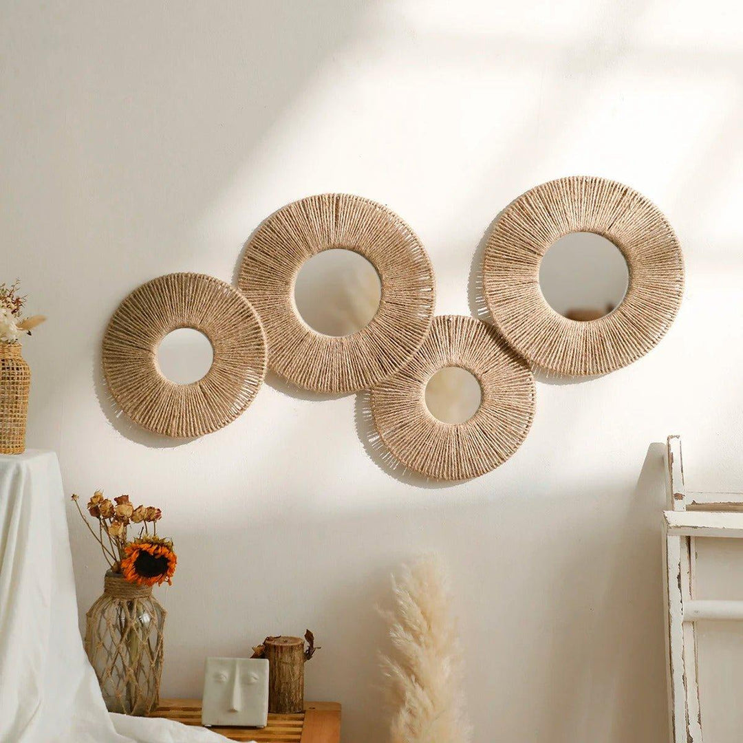 Runder dekorativer Wandspiegel im Boho-Stil