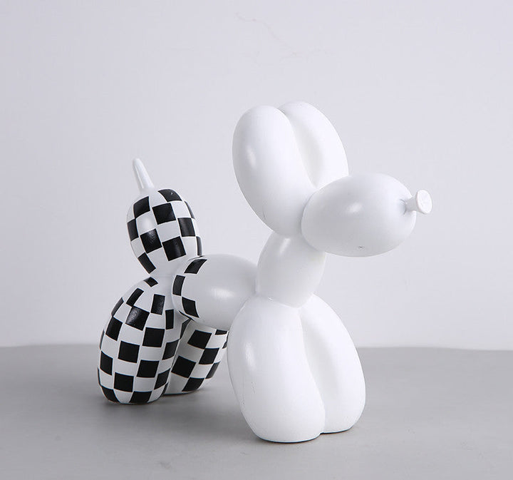 Schwarzer und weißer Ballonhund