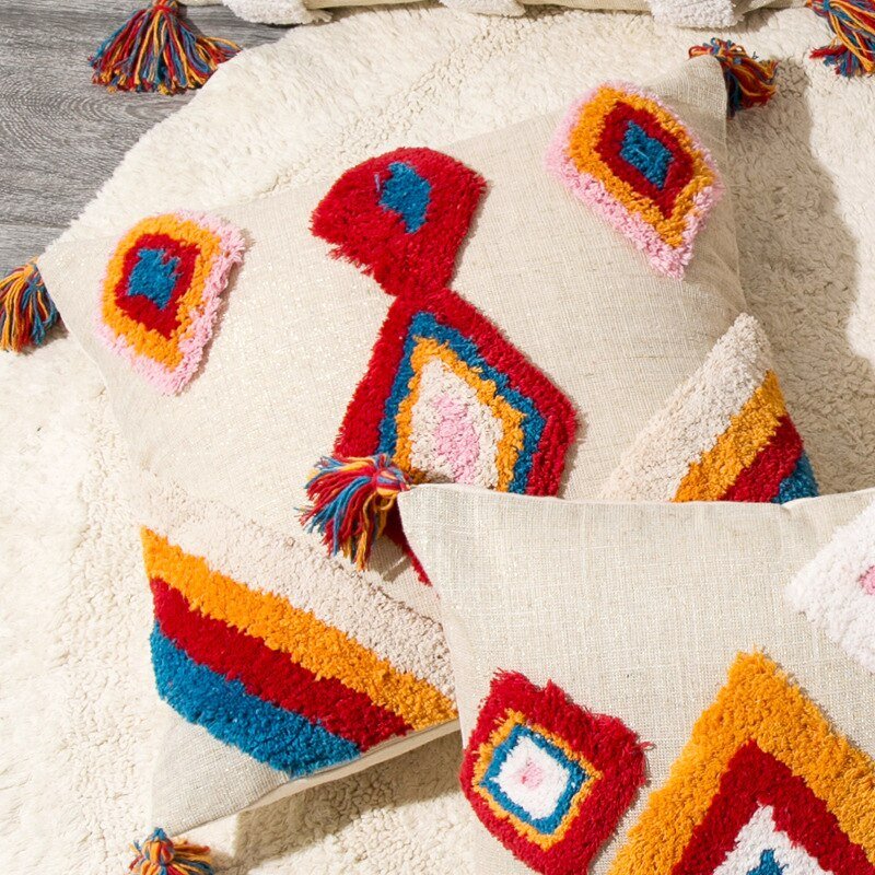 Handgefertigtes Dekokissen im marokkanischen Boho-Stil