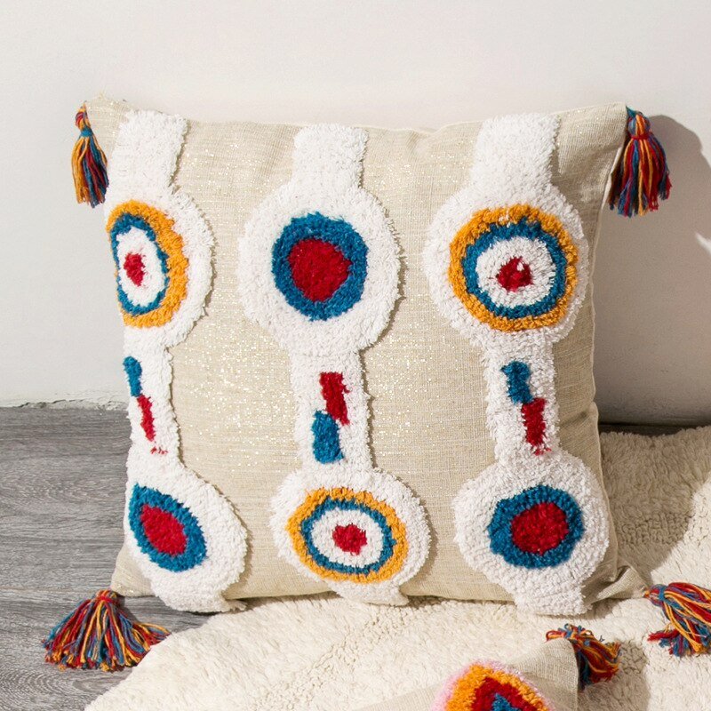Handgefertigtes Dekokissen im marokkanischen Boho-Stil