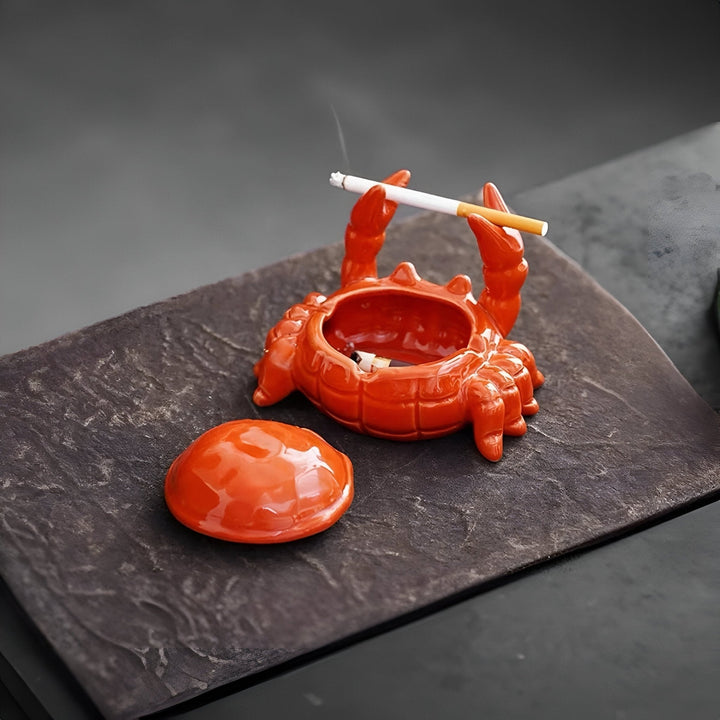 Luxuriöser Aschenbecher im orientalischen Stil mit einzigartigem Krebsdesign